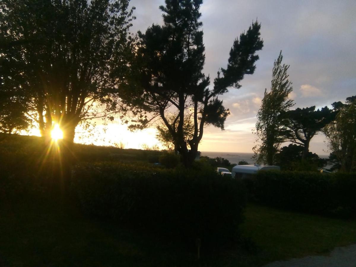 Les Hortensias Grande Tente Familiale Deux Chambres Et Sejour Vue Mer Sur Camping Nature Plestin-les-Grèves Buitenkant foto